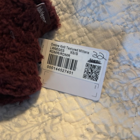 Lululemon Ombré Knit Textured Mittens - Picture 2 of 3